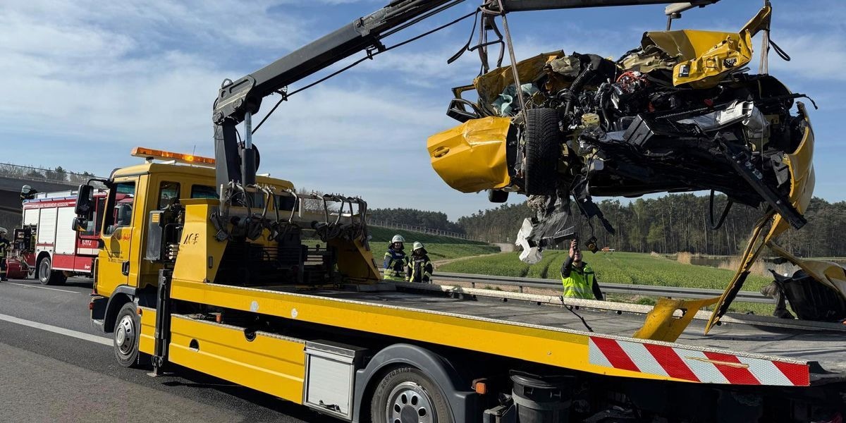 Afslepen zwaar beschadigde elektrische auto Duitsland