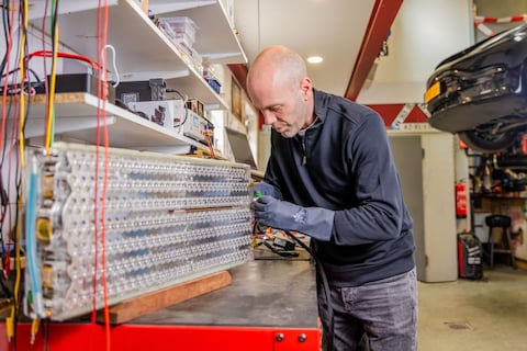 Accureparatie elektrische auto moet maatwerk worden