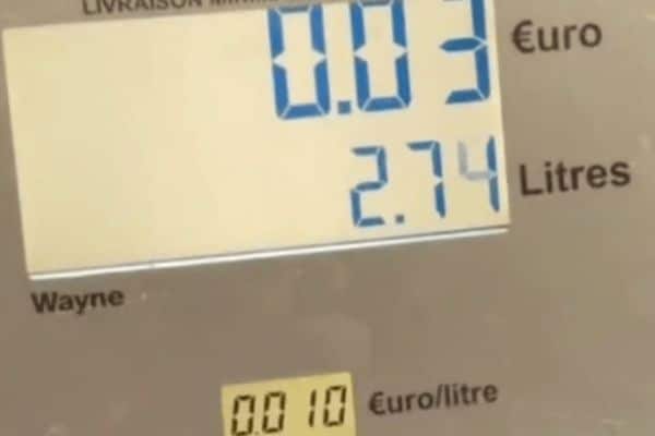 extreem lage benzineprijs bij Frans tankstation door typfout