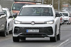 Volkswagen Tiguan R spyshots