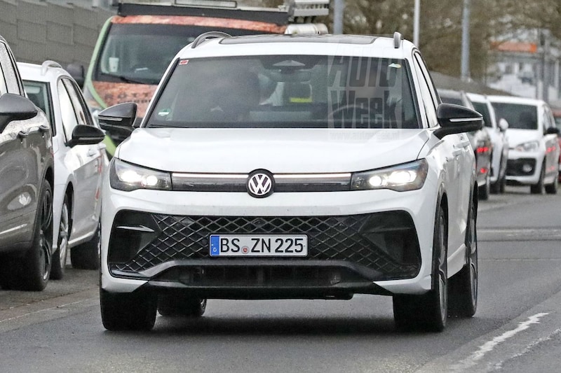 Volkswagen Tiguan R spyshots