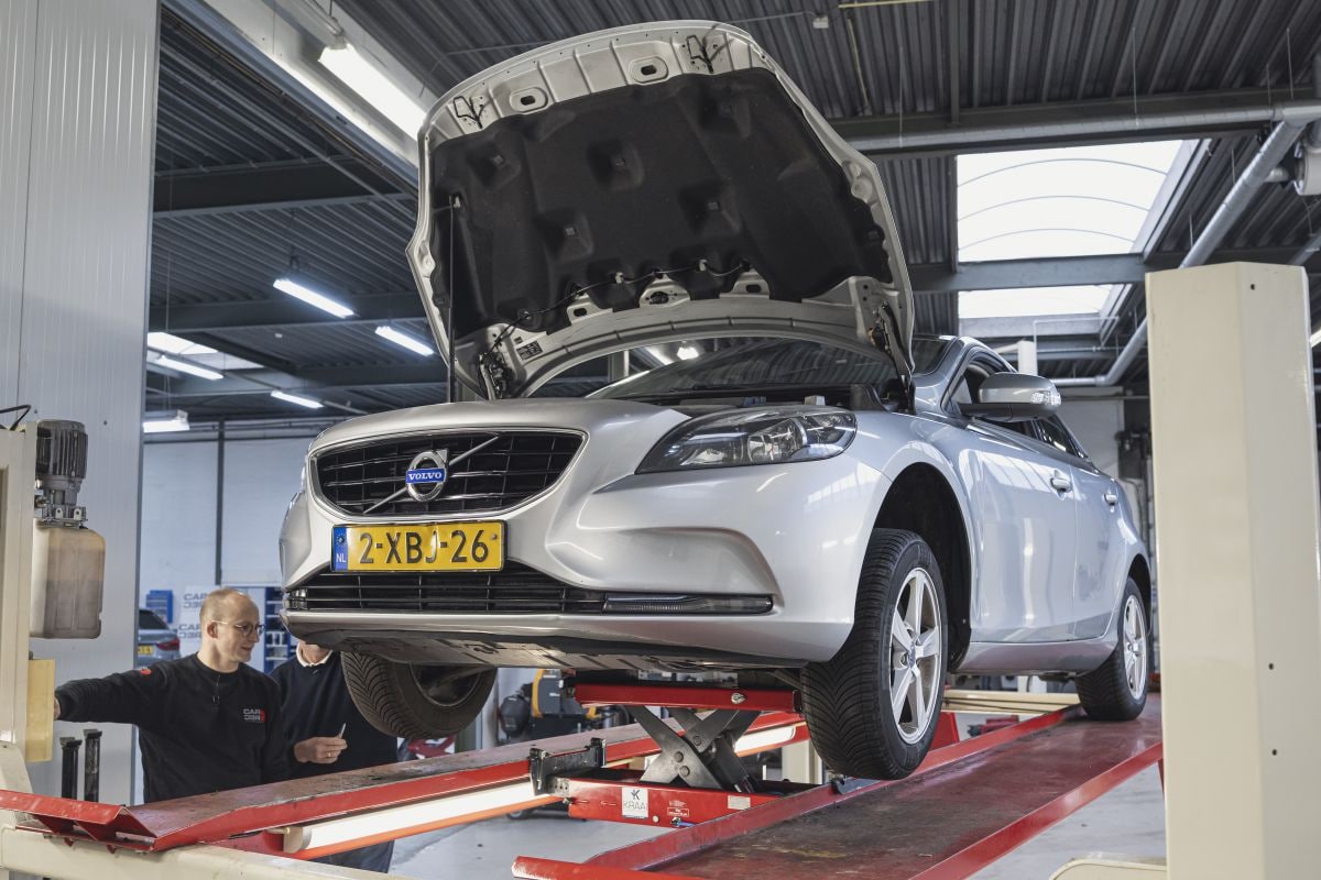 Volvo V40 D4 in Klokje rond