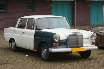 Mercedes-Benz 200 D
