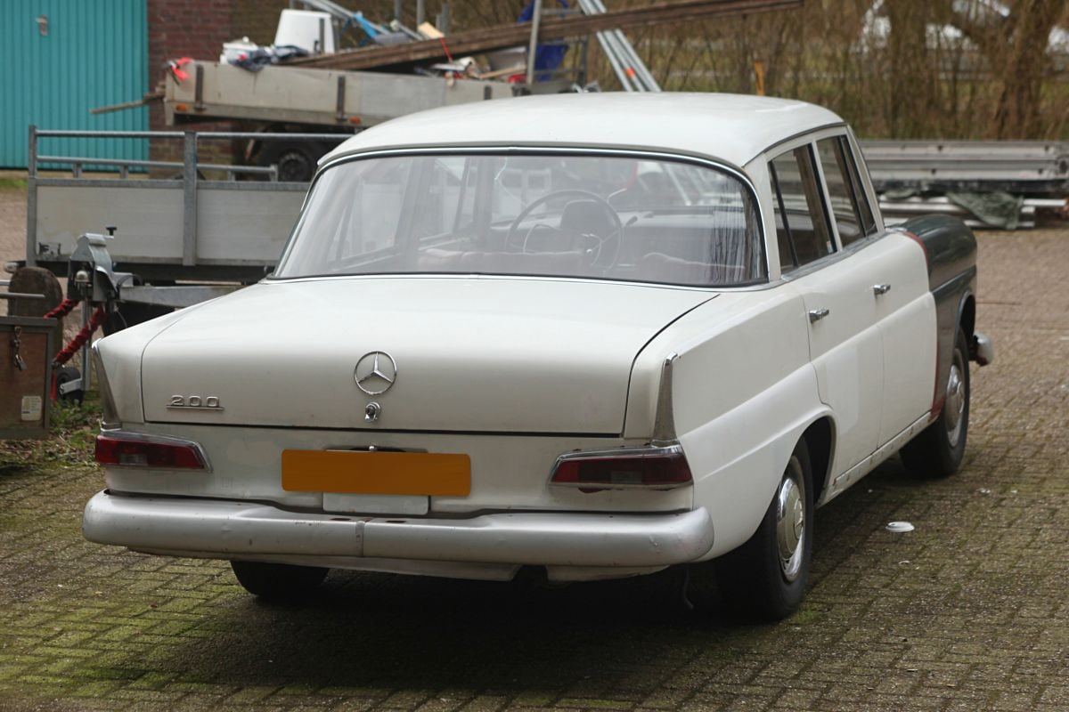 Mercedes-Benz 200 D