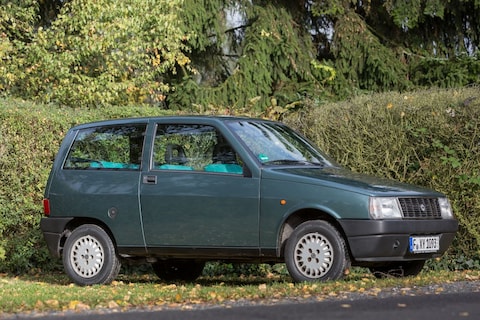 Met de nieuwe Ypsilon mag het dan niet lukken, voorganger Y10 is nu mobiel monumentje