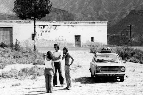 Zij een lift, hij een terugreis: Jan vroeg in Marokko stonede hippies om zijn benzine te betalen