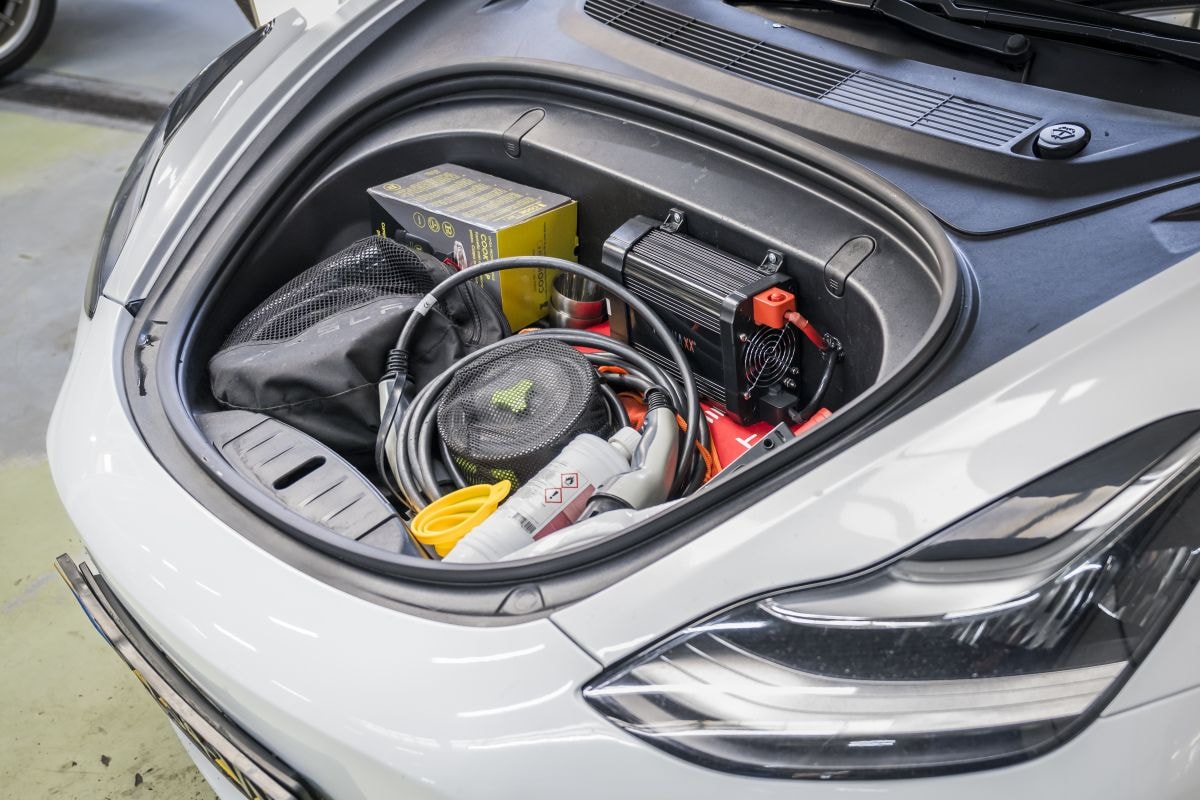 Tesla Model 3 in klokje rond