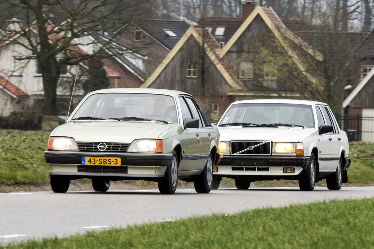 Opel Rekord en Volvo 740 sedans uit jaren 80