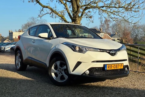 Dit is de goedkoopste Toyota C-HR maar wij zouden toch voor de op één na goedkoopste gaan