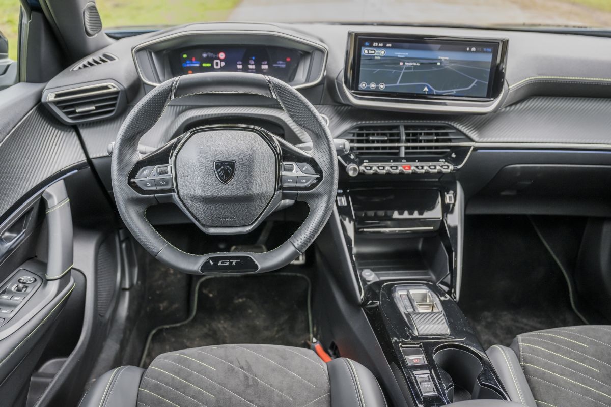 Peugeot e-2008 dashboard