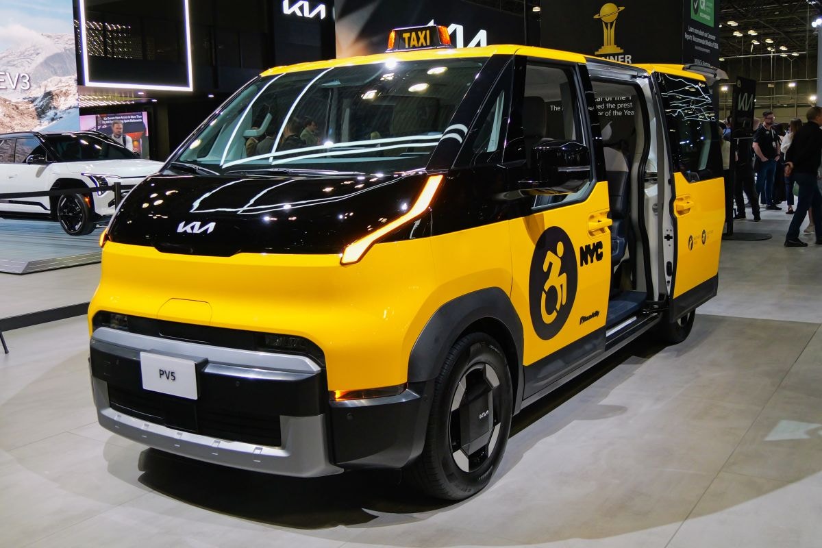 Kia Rondo Kia PV5 New York Taxi