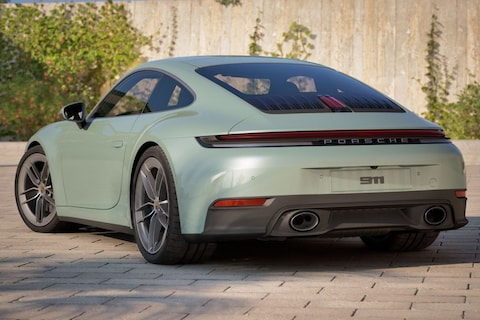 De Porsche 911 hoeft in Noorwegen alleen twee busjes van Mercedes-Benz voor zich te dulden