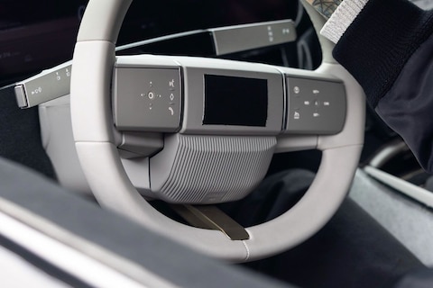 Het interieur van de Jaguar ‘Type 00’ is ook al schrikken voor de liefhebber