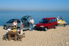 Renault Megane Scenic en Citroen Berlino op 1 foto