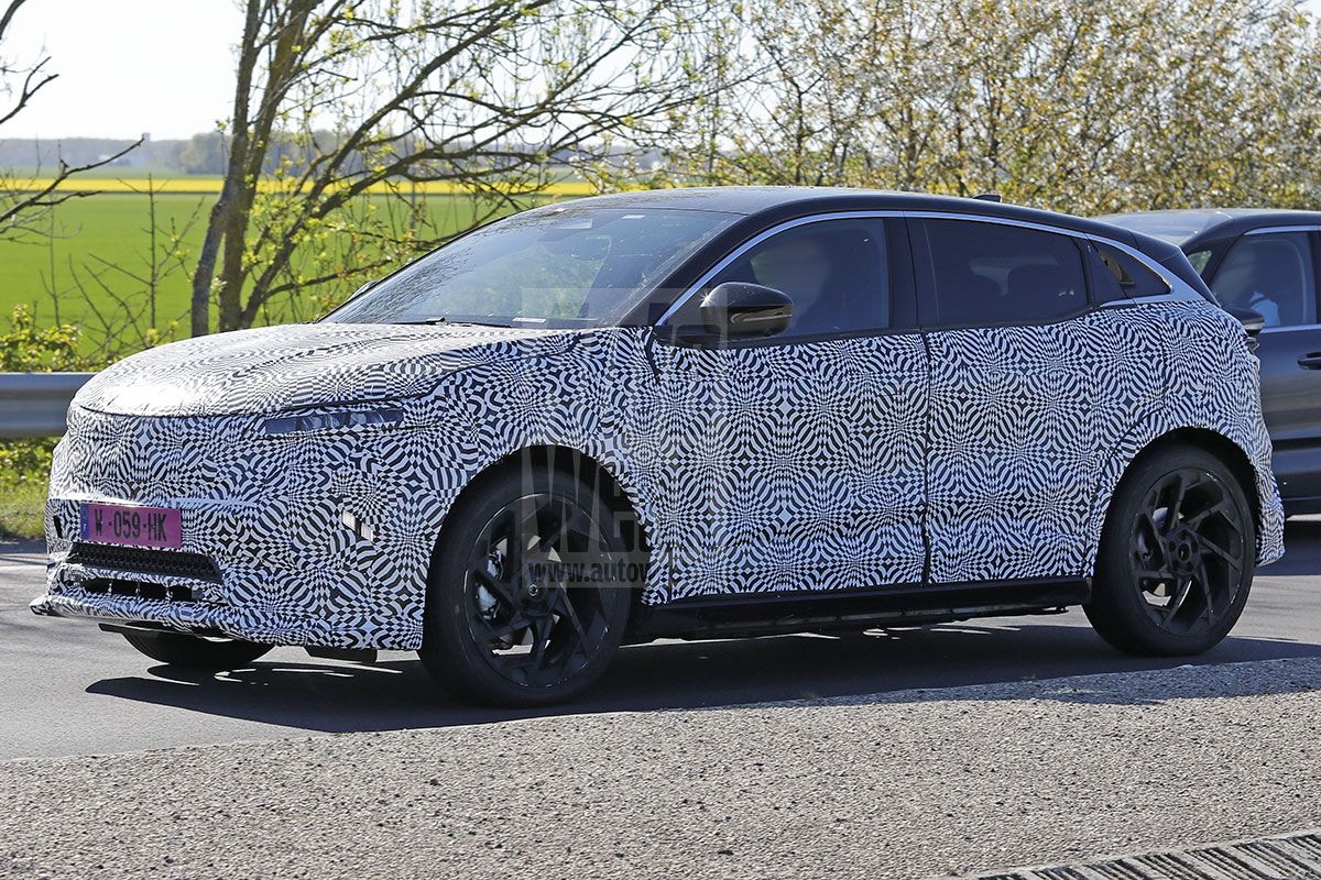 Renault Megane E-Tech Spyshots