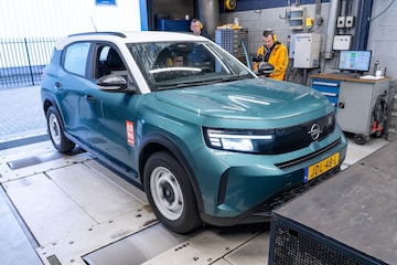 Opel Frontera op de rollenbank