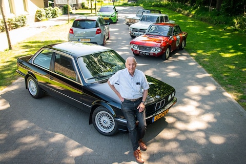 Harry (75) heeft zes fantastische liefhebbersauto's die hem jong houden