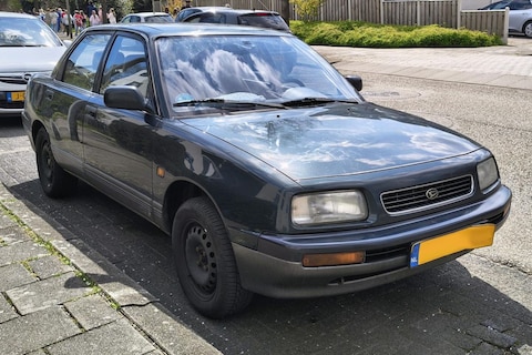 De handen op elkaar voor deze Daihatsu Applause! - In het wild
