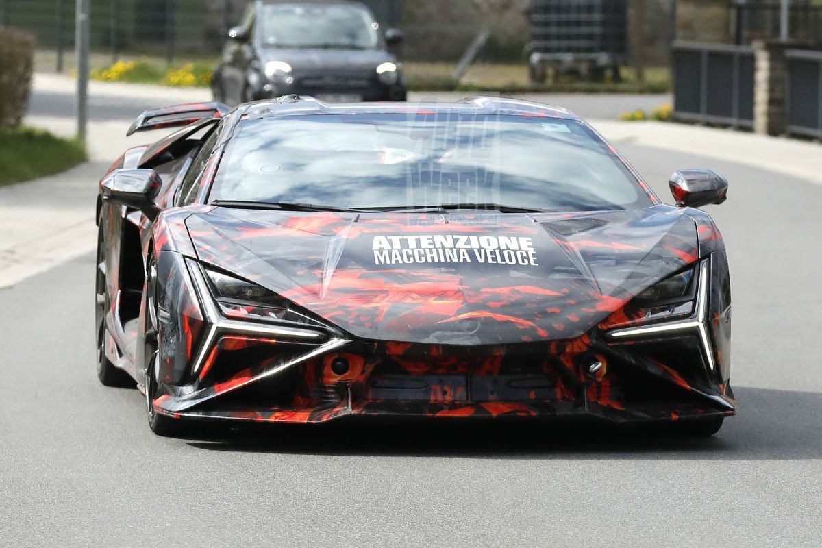 Lamborghini Revuelto spyshots