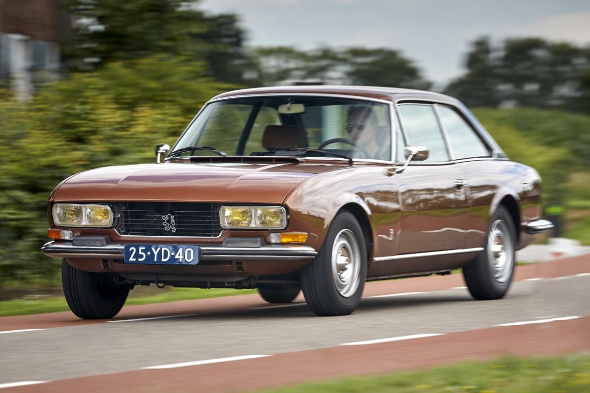 Peugeot 504 Coupé en Volvo 262C klassieke coupés jaren 70