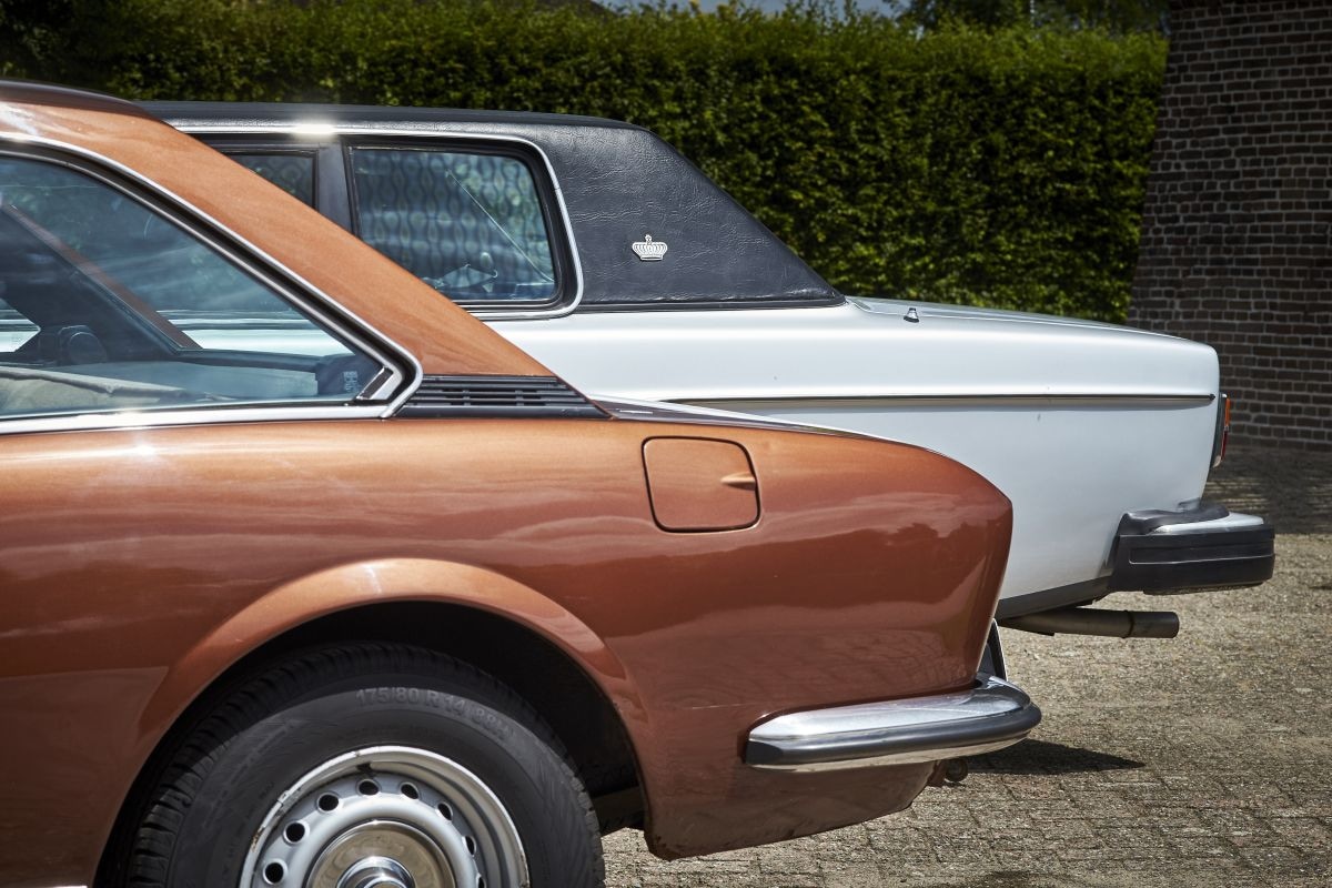 Peugeot 504 Coupé en Volvo 262C klassieke coupés jaren 70