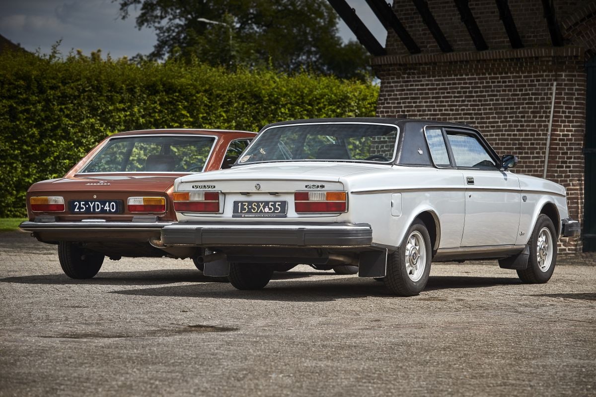 Peugeot 504 Coupé en Volvo 262C klassieke coupés jaren 70