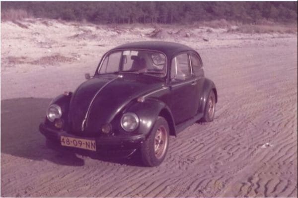 Mijn eerste auto Kever op het zand