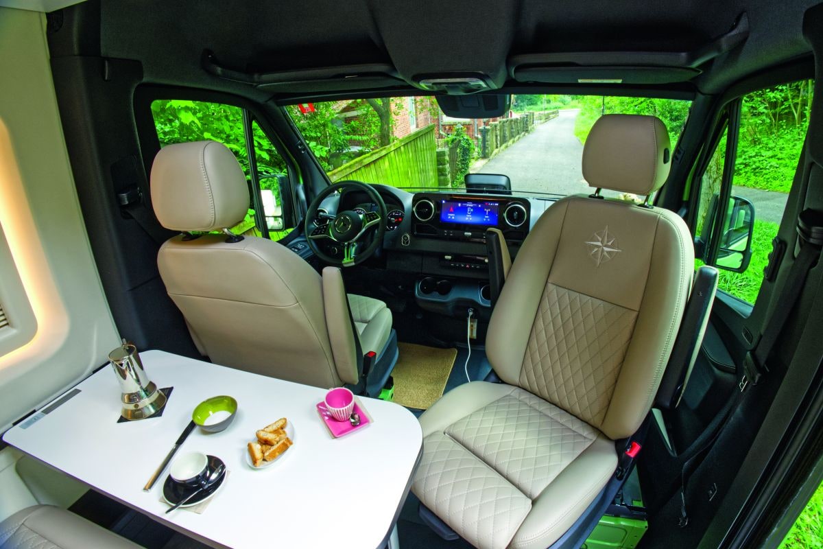 James Cook camper op basis van Mercedes Sprinter
