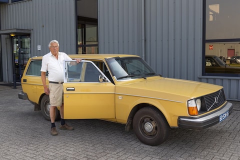 Toen in 1977 zijn overbuurman verongelukte kocht Jan (85) deze Volvo 245: veilige baksteen for life