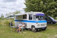 Oude camper Mercedes 408