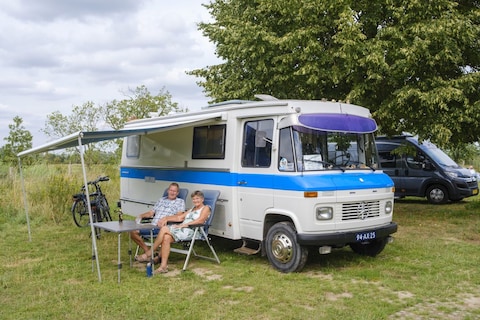 Gekocht voor 8.000 gulden: 'Dit is wel even iets anders dan zo'n moderne Tupperware-camper'