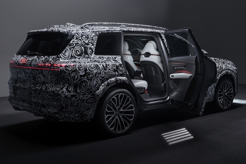 Audi Q9 toont interieur: standaard drie zitrijen en een complex panoramadak