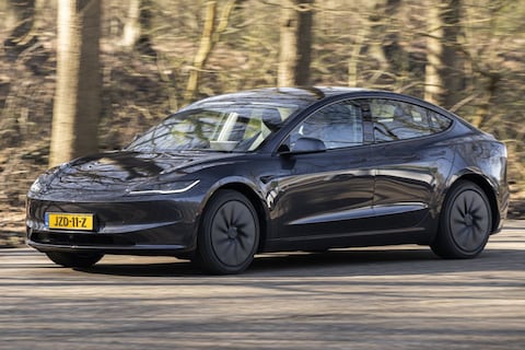 De Tesla Model 3 'Standard' is een knalaanbieding met wieldoppen