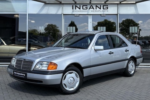 Eerste Mercedes-Benz C-klasse is netter dan menig jong exemplaar - Liefhebber gezocht