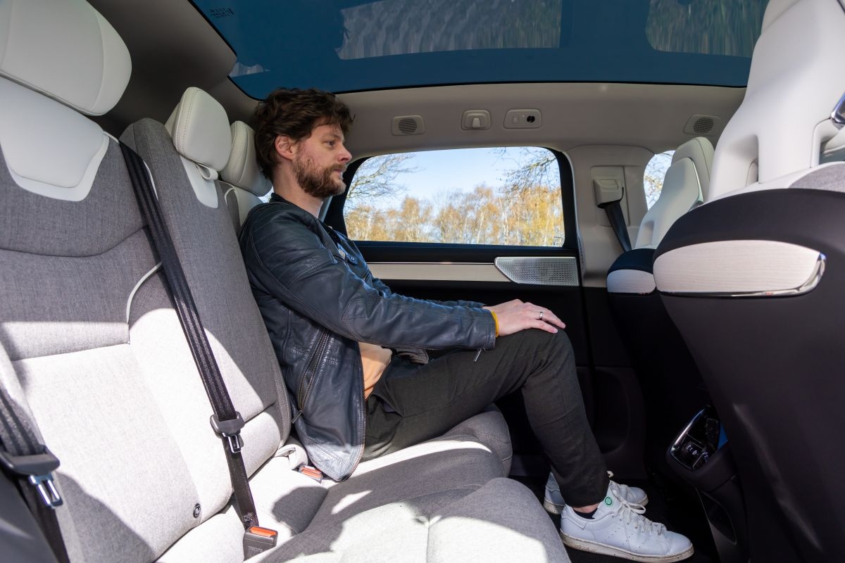 Volvo ES90