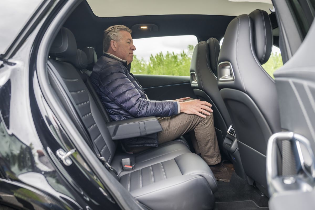 dubbeltest Mercedes-Benz GLC 400 BMW iX3 50