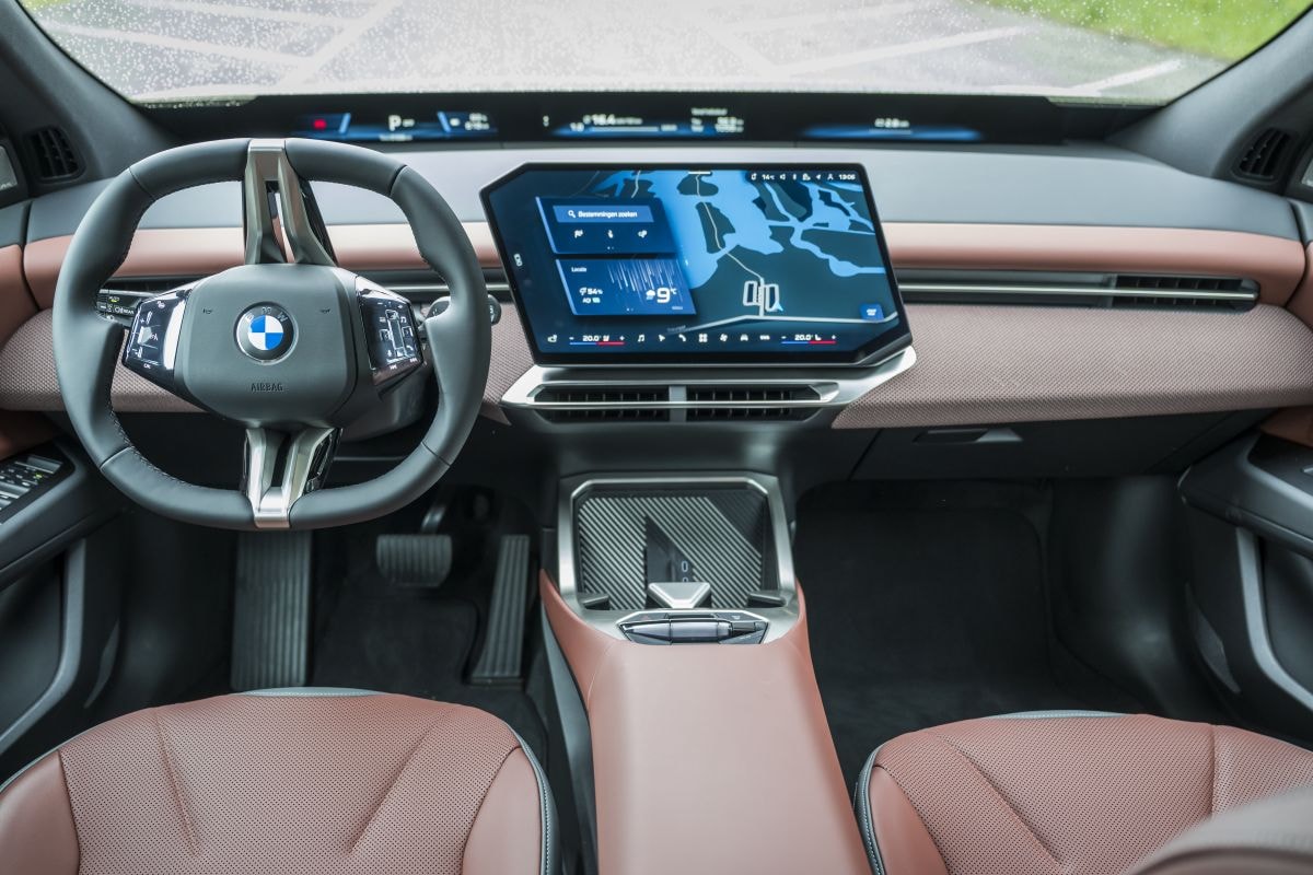 dubbeltest Mercedes-Benz GLC 400 BMW iX3 50