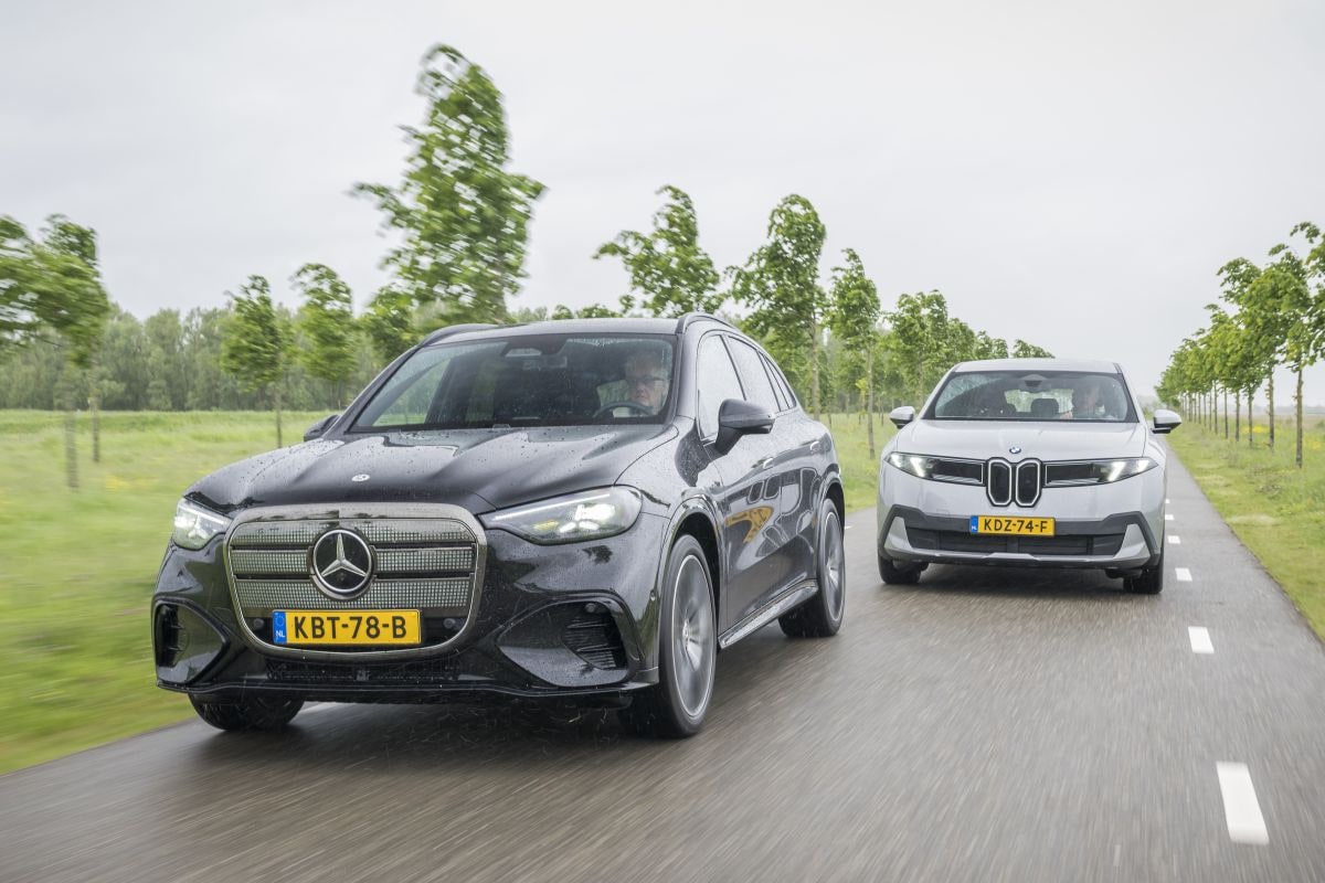dubbeltest Mercedes-Benz GLC 400 BMW iX3 50