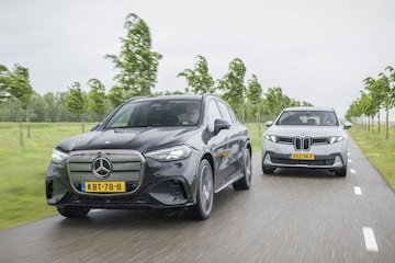 dubbeltest Mercedes-Benz GLC 400 BMW iX3 50
