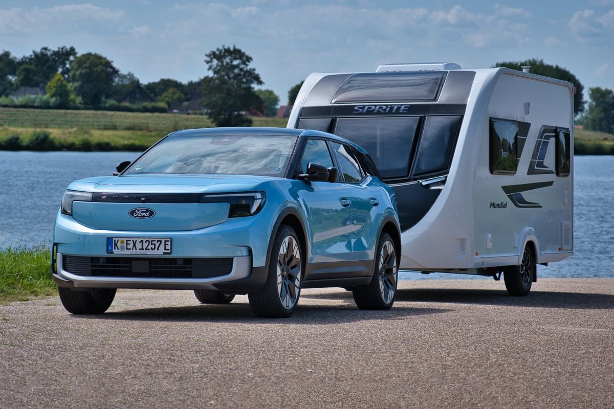 Ford Explorer met caravan (foto: Mario Vos, ACSI)