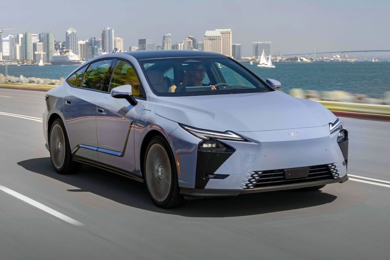 Lexus ES is ruim, comfortabel en elektrisch, maar nog geen alternatief voor de LS