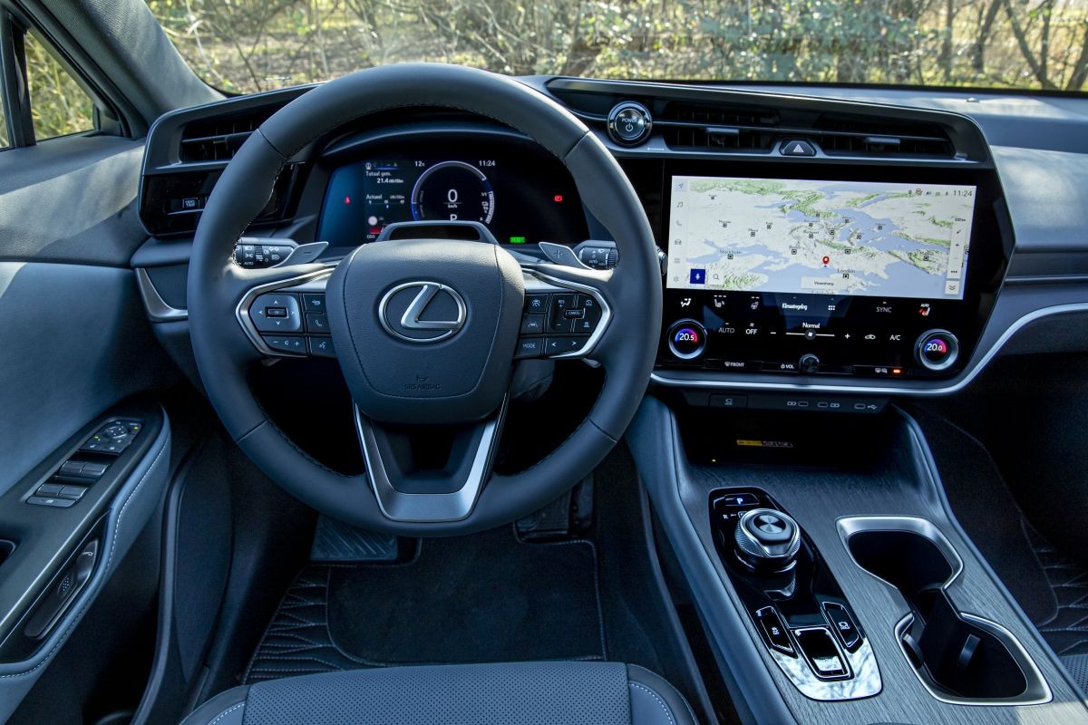 Lexus RZ
