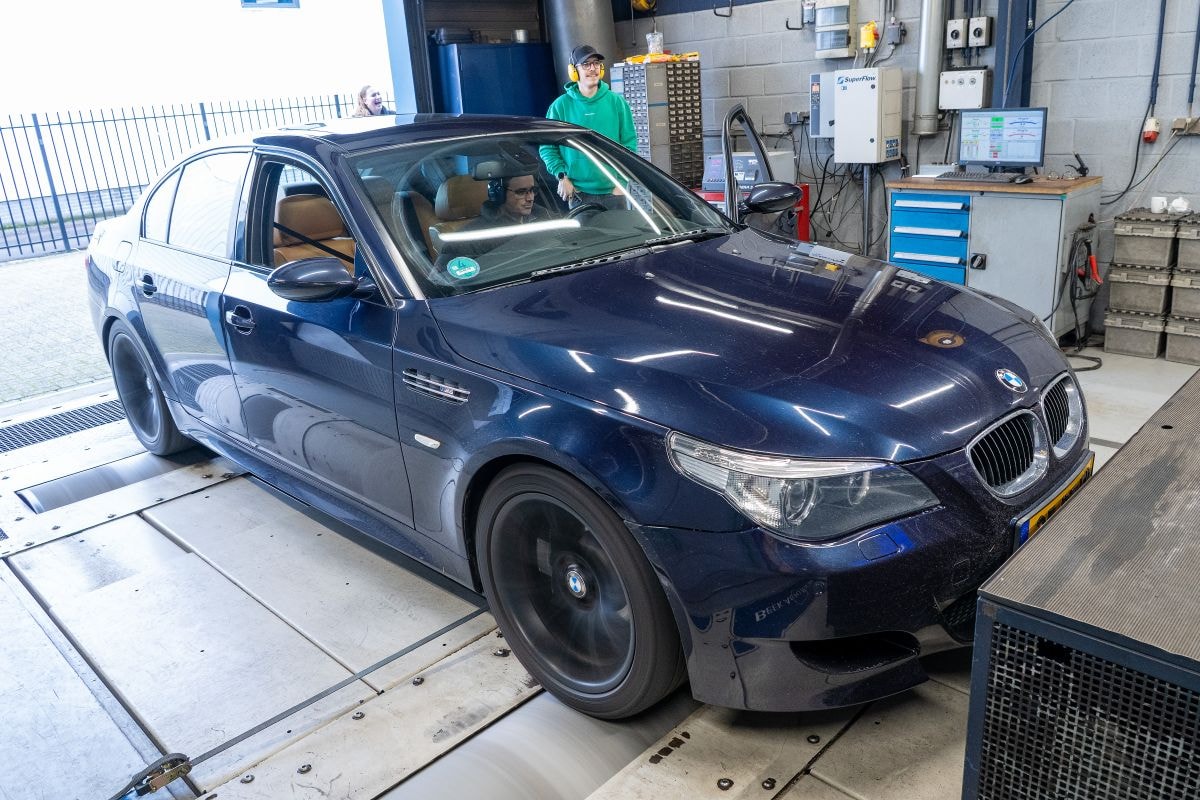 BMW M5 V10 op de rollenbank