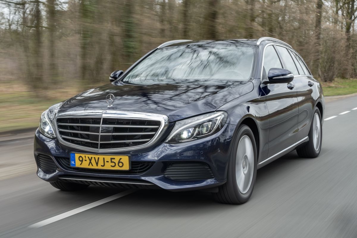Mercedes C220d in klokje rond