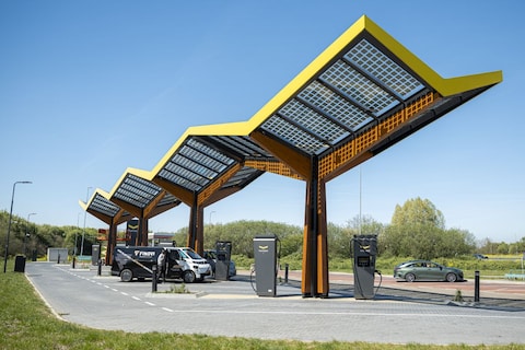 Fastned opent recordaantal nieuwe laadstations, verlies neemt af