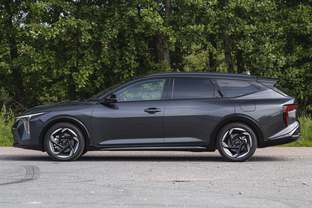 Kia K4