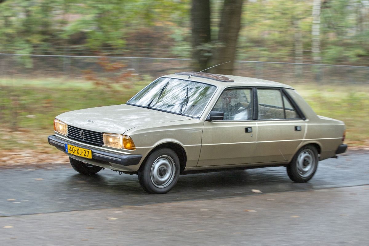 Peugeot 305