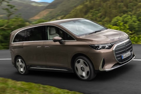 Deze elektrische Mercedes-Benz weegt op een haar na 3.000 kilo