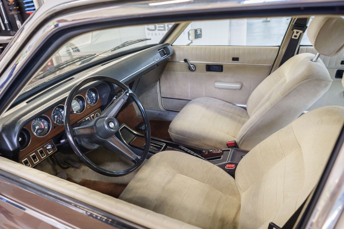 Chrysler 2 Litres Automatique in klokje rond klassiek