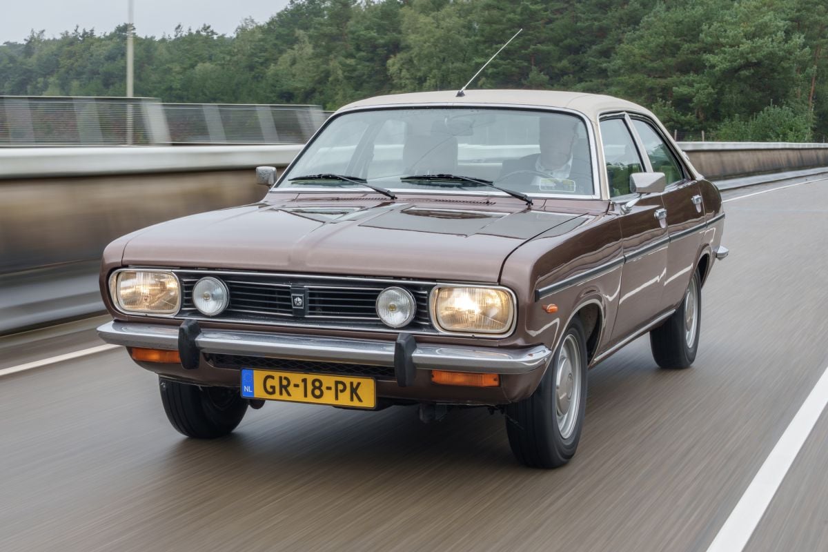 Chrysler 2 Litres Automatique in klokje rond klassiek